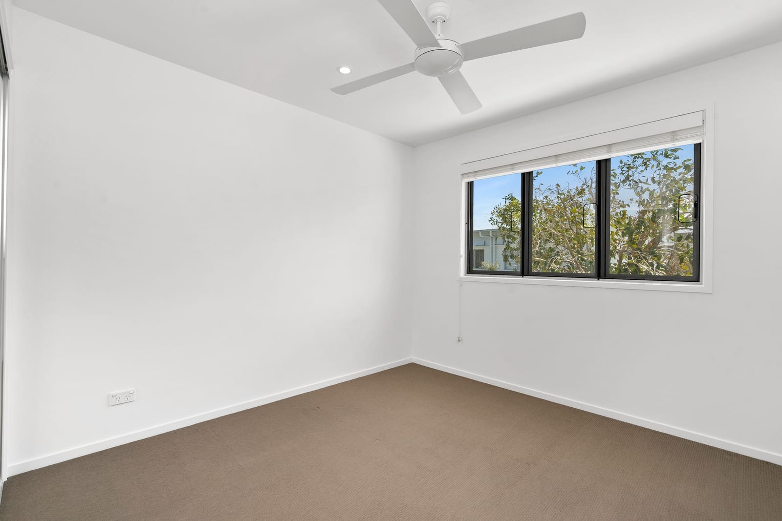 Low Maintenance, Beachside Delight
