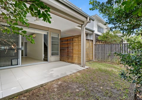 Low Maintenance, Beachside Delight
