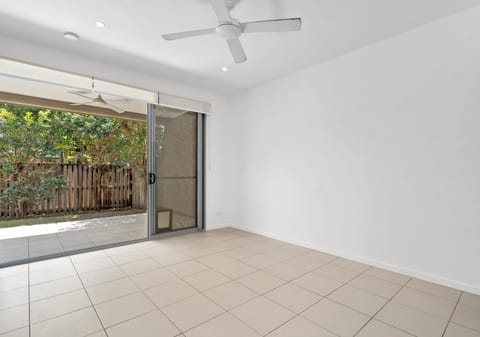 Low Maintenance, Beachside Delight