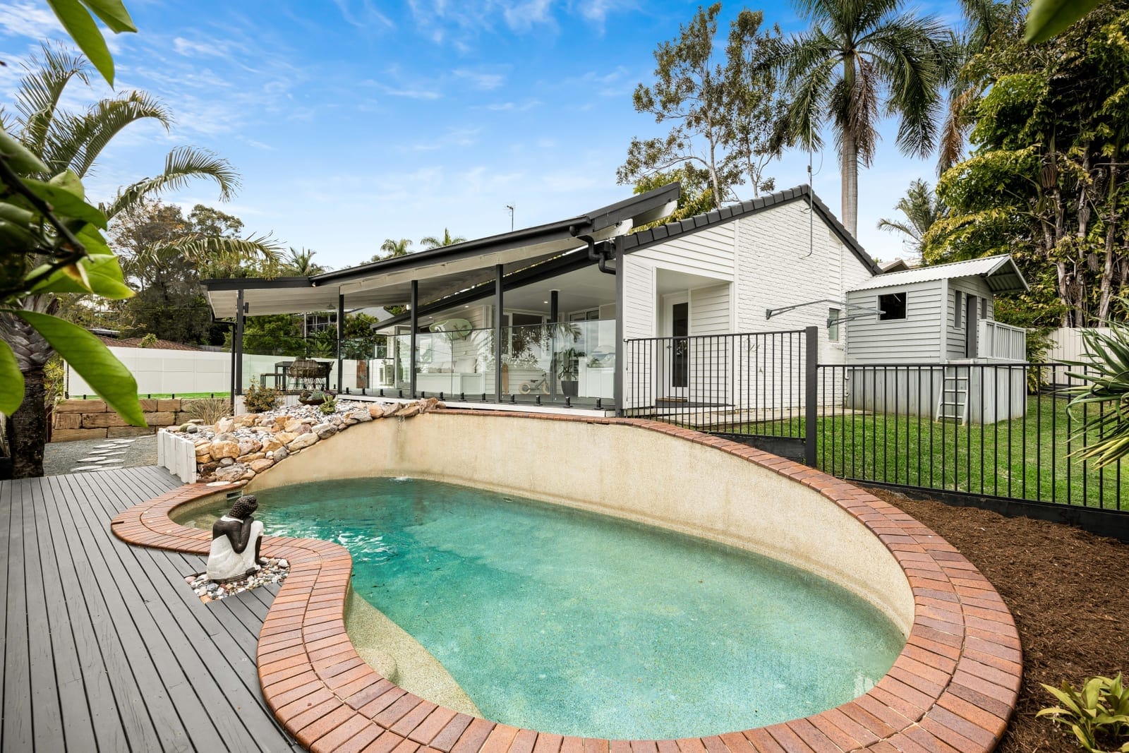 Renovated Family Oasis Minutes from the Beach and CBD