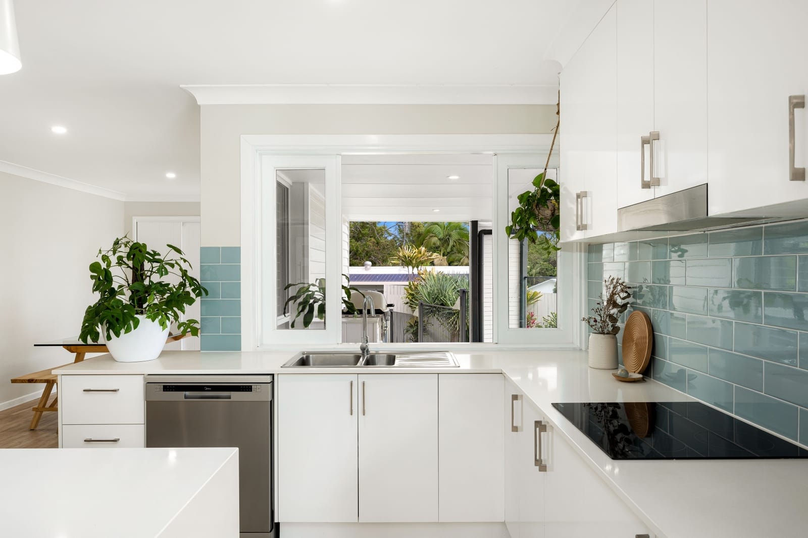 Renovated Family Oasis Minutes from the Beach and CBD
