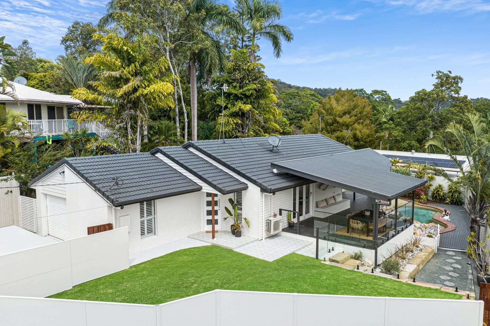 Renovated Family Oasis Minutes from the Beach and CBD