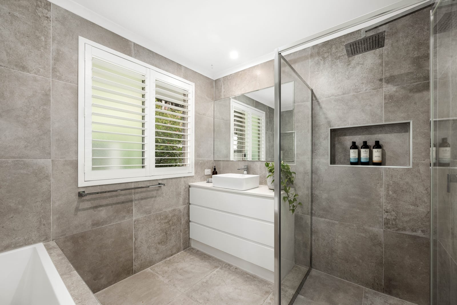 Renovated Family Oasis Minutes from the Beach and CBD