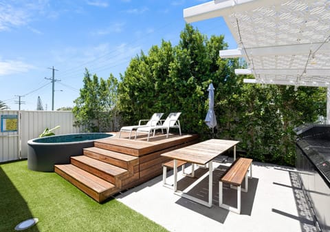 Retro Meets Modern, Beachside Buddina