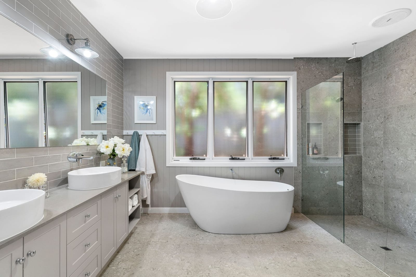 Elegant, Private, Single-Level Family Entertainer on 843sqm