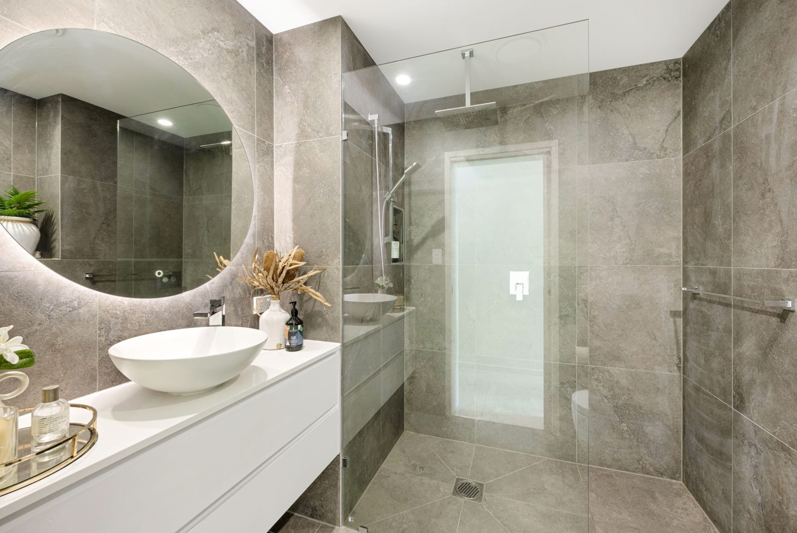 Family-Friendly Entertainer, North-Easterly Views