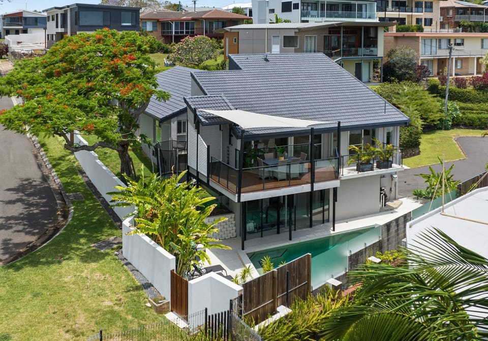 Family-Friendly Entertainer, North-Easterly Views
