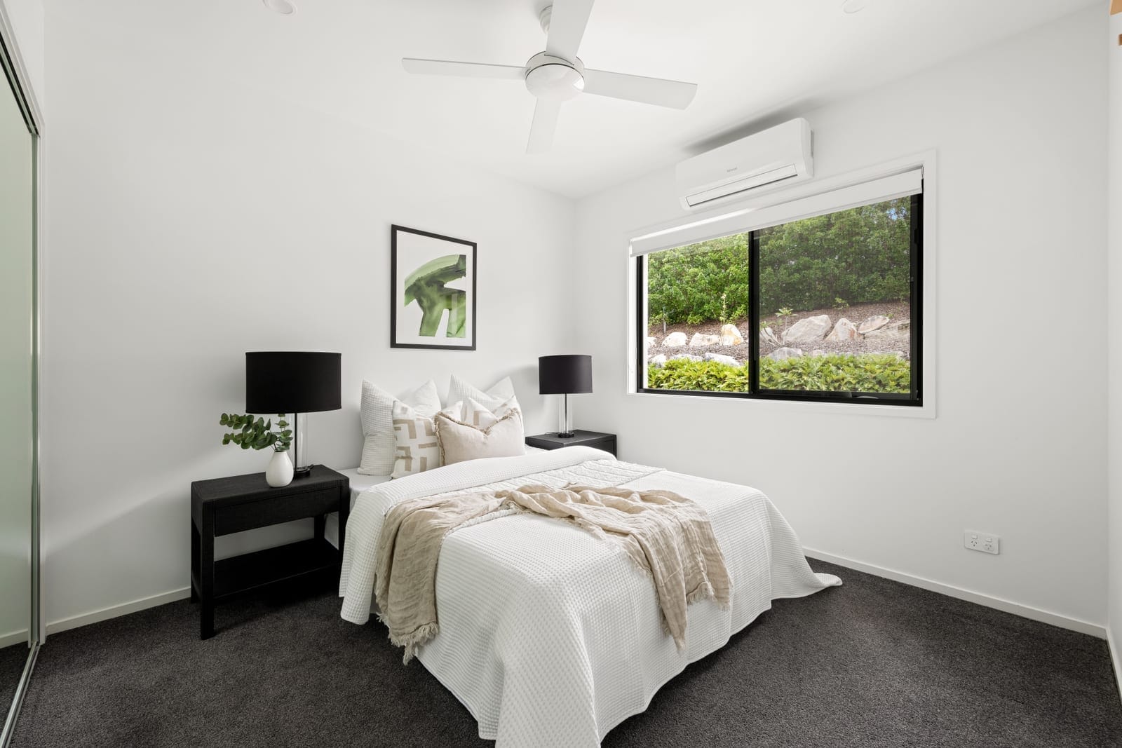 Lifestyle Magnificence, Elegant Entertainer