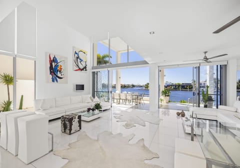 A Waterfront Oasis in the Heart of the Sunshine Coast