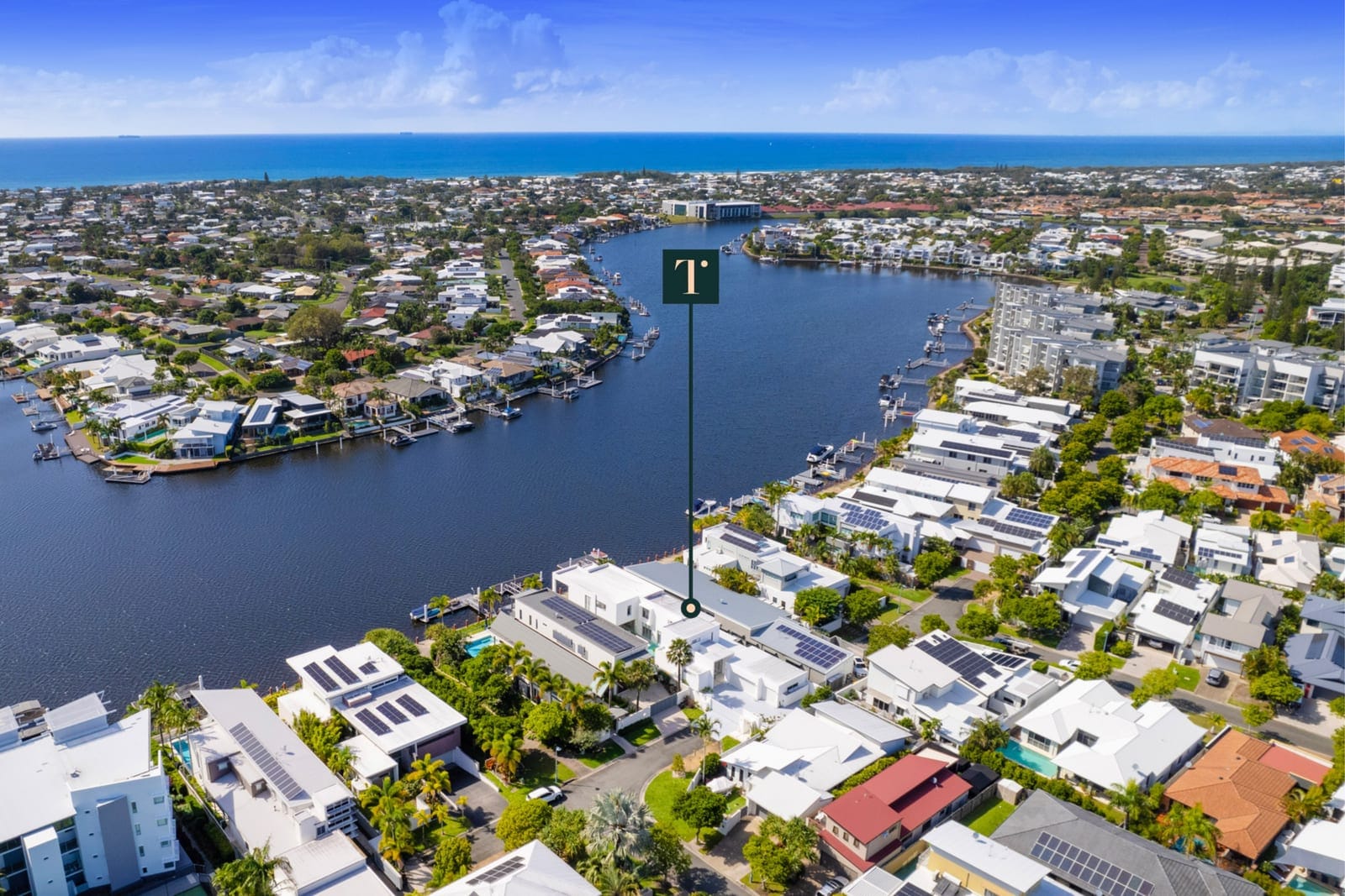A Waterfront Oasis in the Heart of the Sunshine Coast