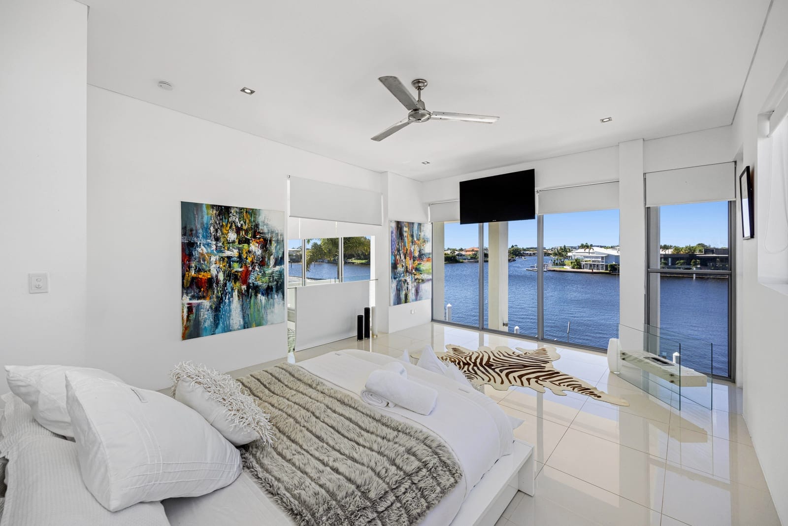 A Waterfront Oasis in the Heart of the Sunshine Coast