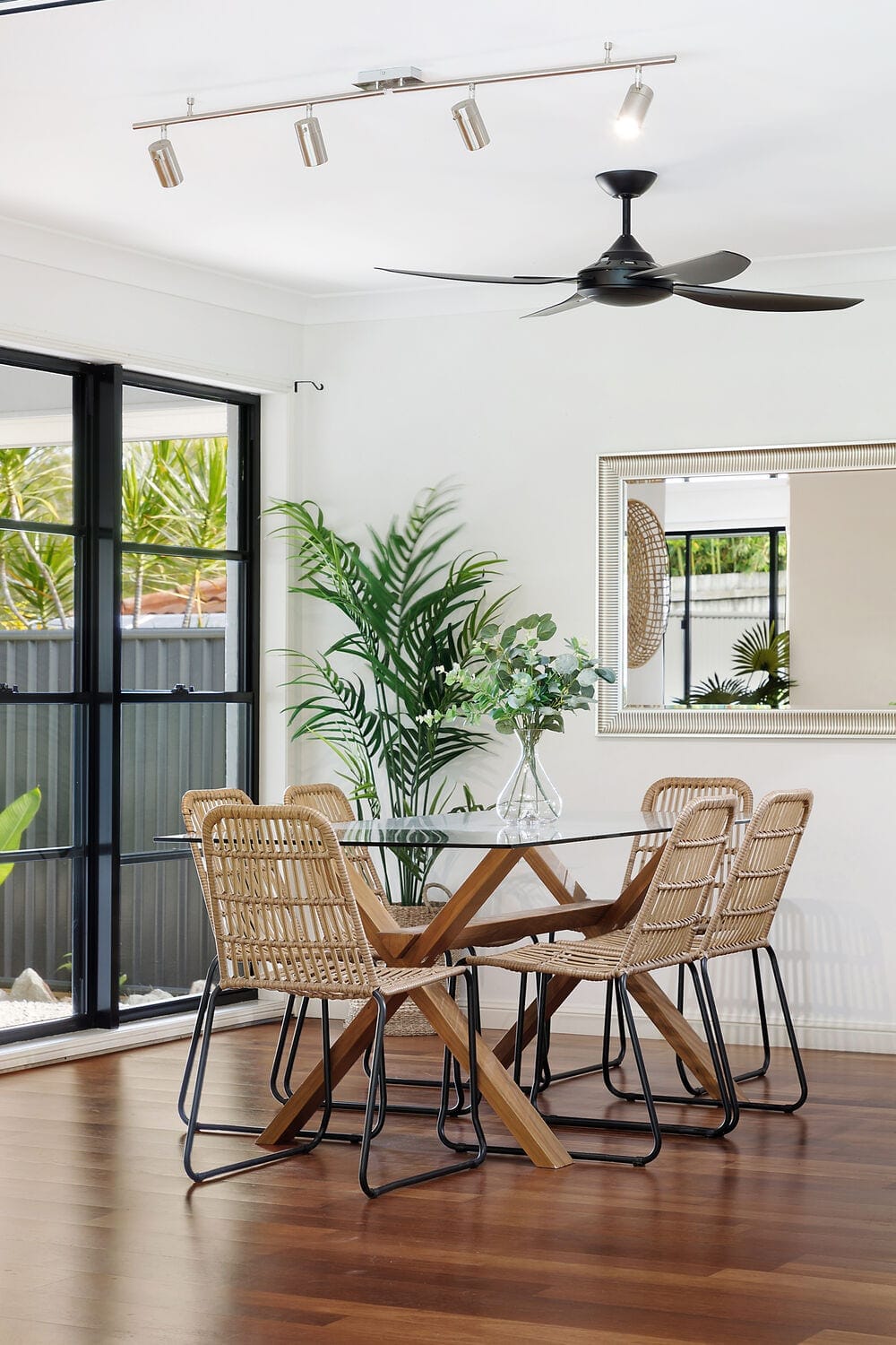 Superb family living minutes from the beach
