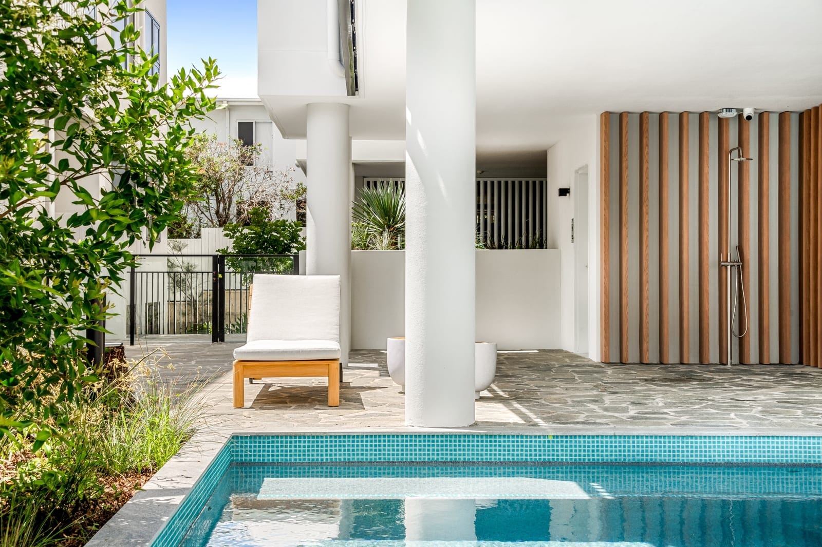 Exquisite Apartment – Prime First Bay Location