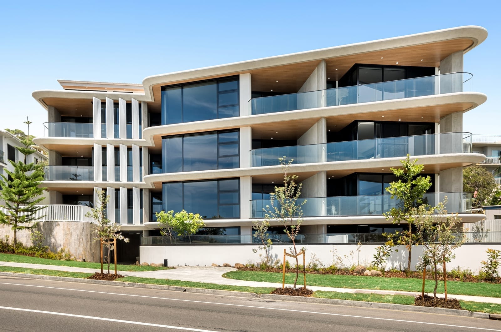 Exquisite Apartment – Prime First Bay Location