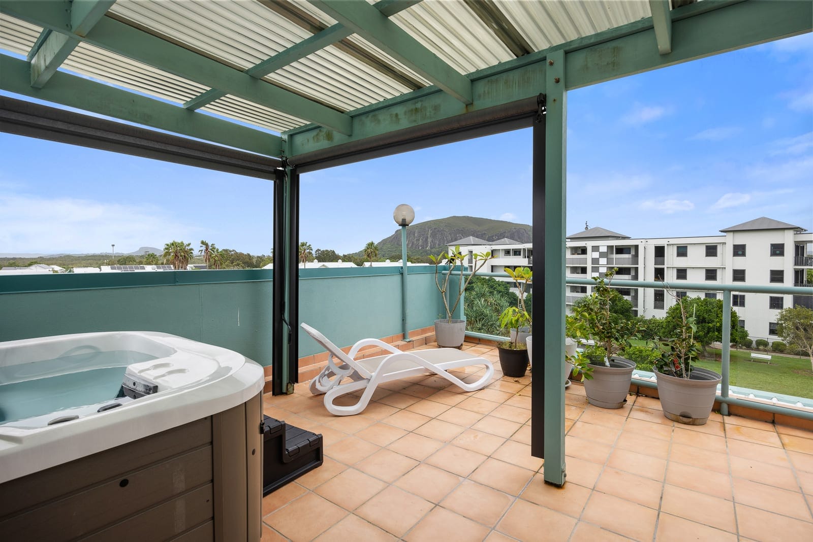 Residential and Commercial Opportunity, 200m to the Beach