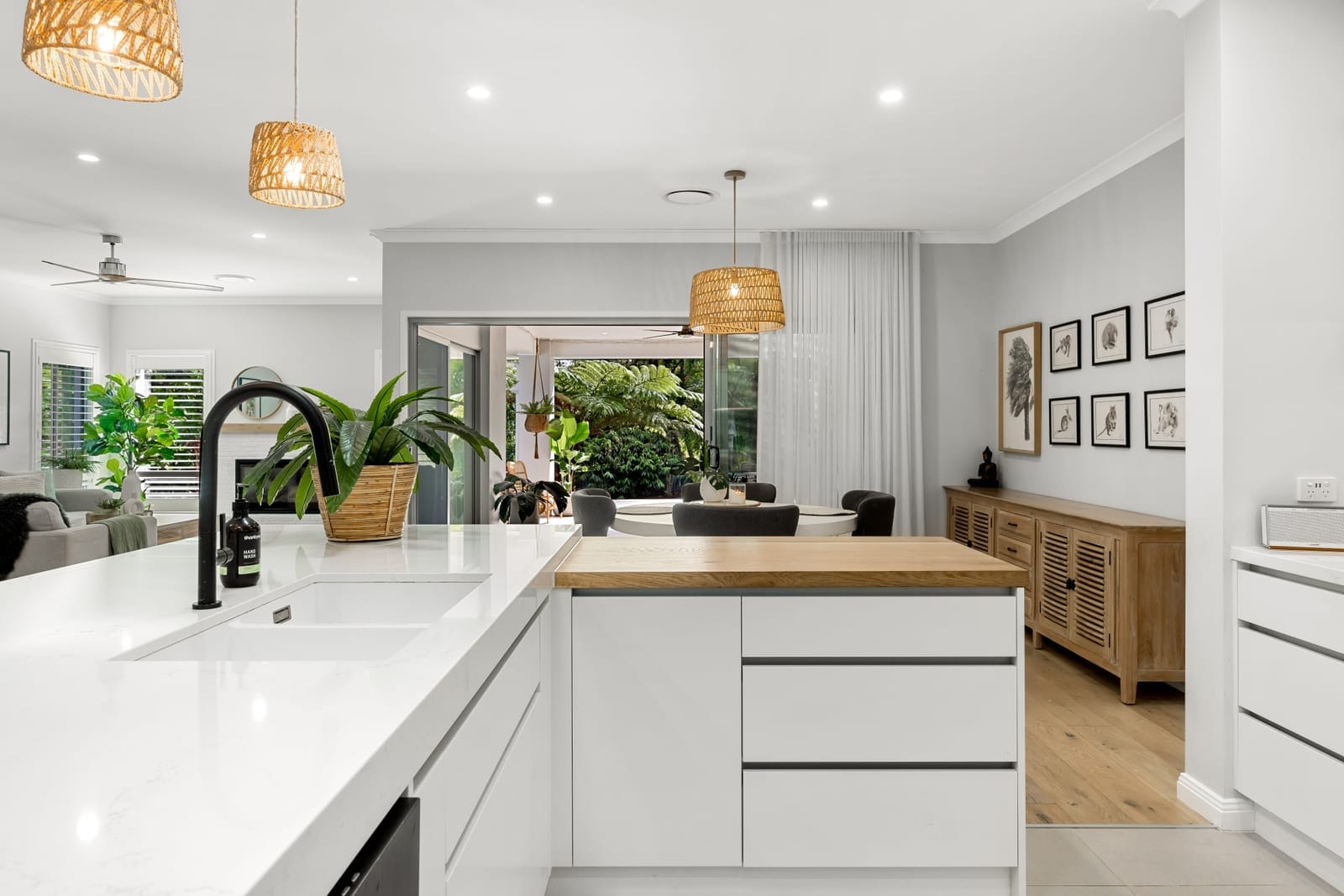Stunning North Facing Entertainer