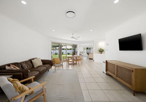 Family Entertainer In Buderim Education Hub
