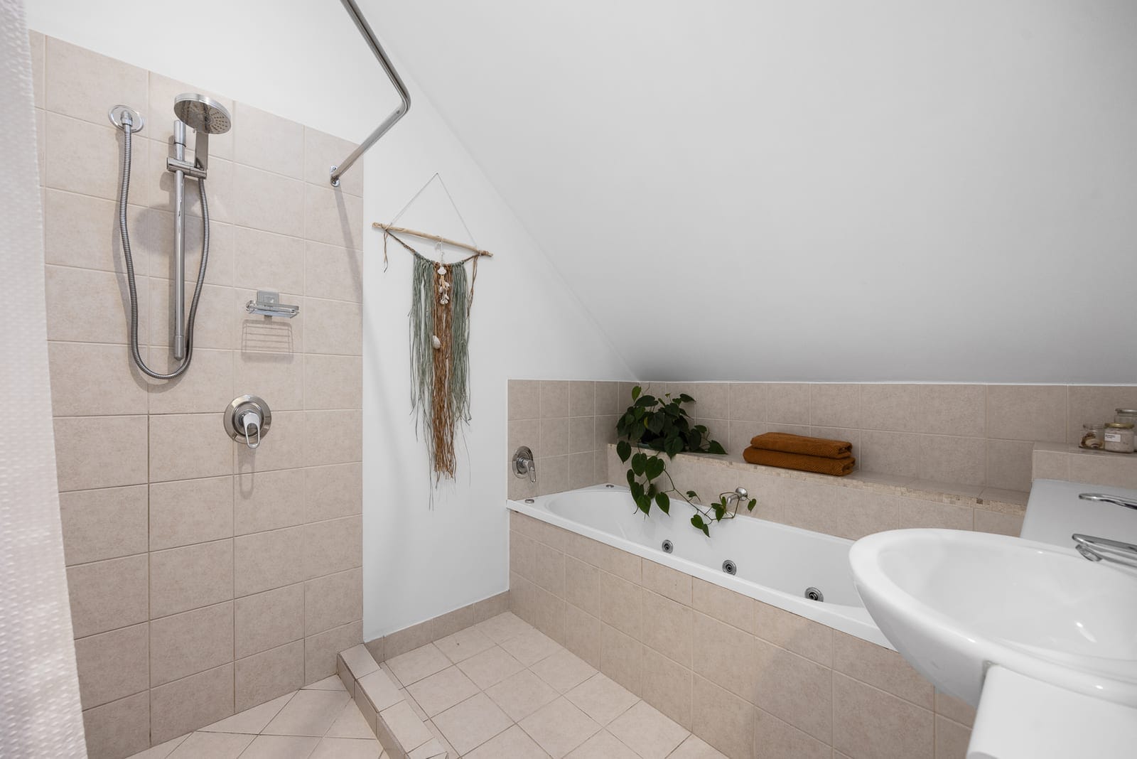 Hinterland Escape with Panoramic Views, just 15 minutes to Coolum
