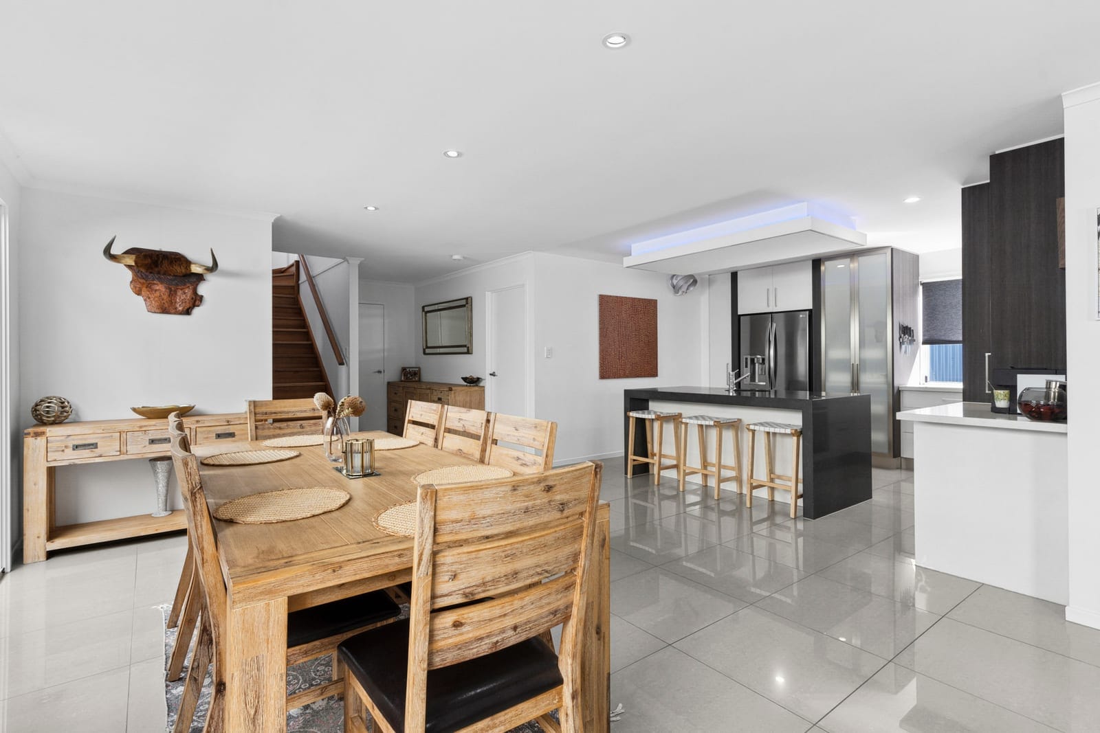 Island Entertainer – 800m to the Beach