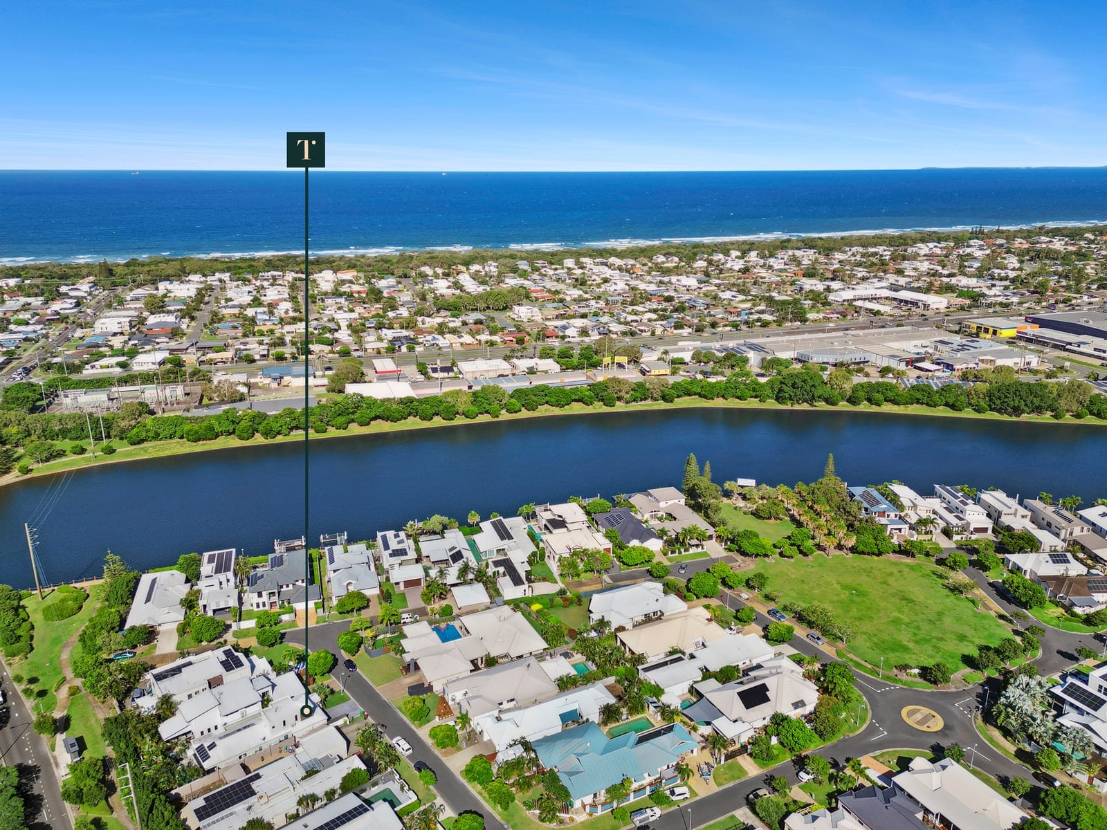 Island Entertainer – 800m to the Beach