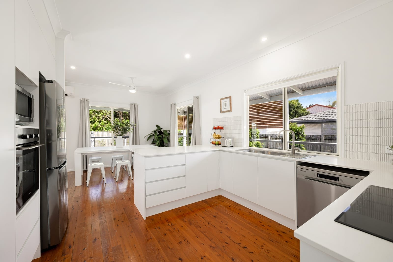 Immaculate Queenslander, 400m to Beach
