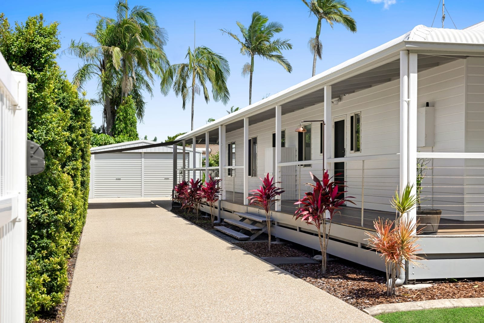 Immaculate Queenslander, 400m to Beach