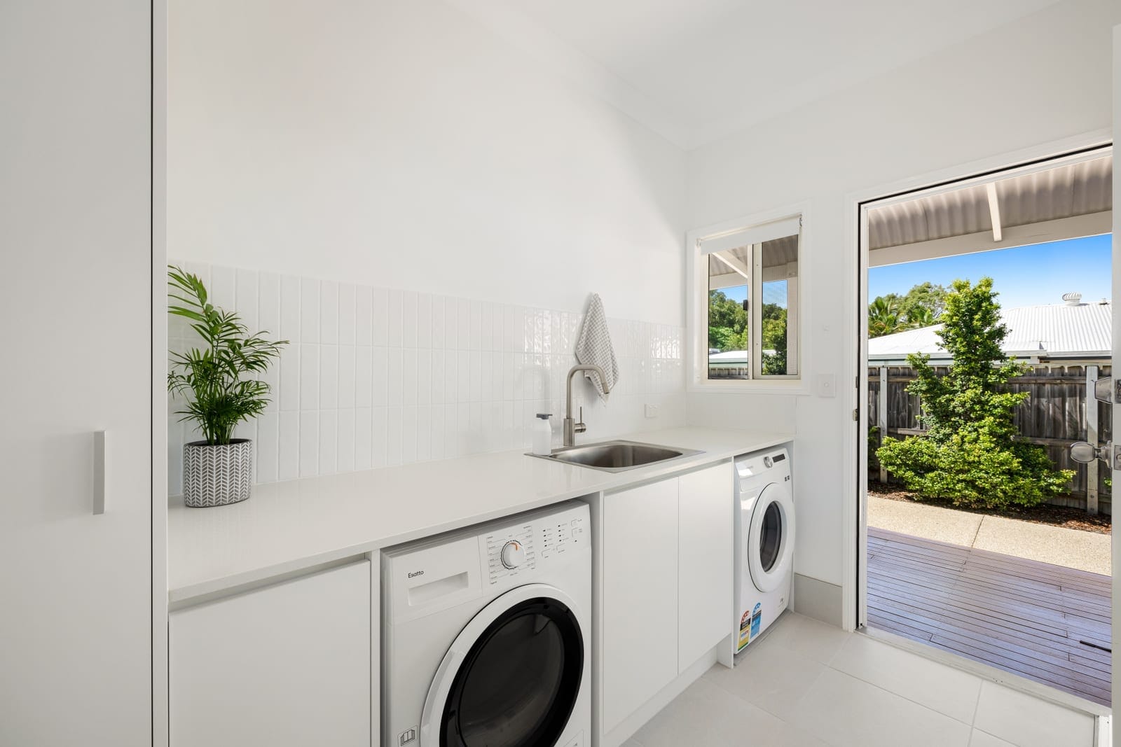 Immaculate Queenslander, 400m to Beach