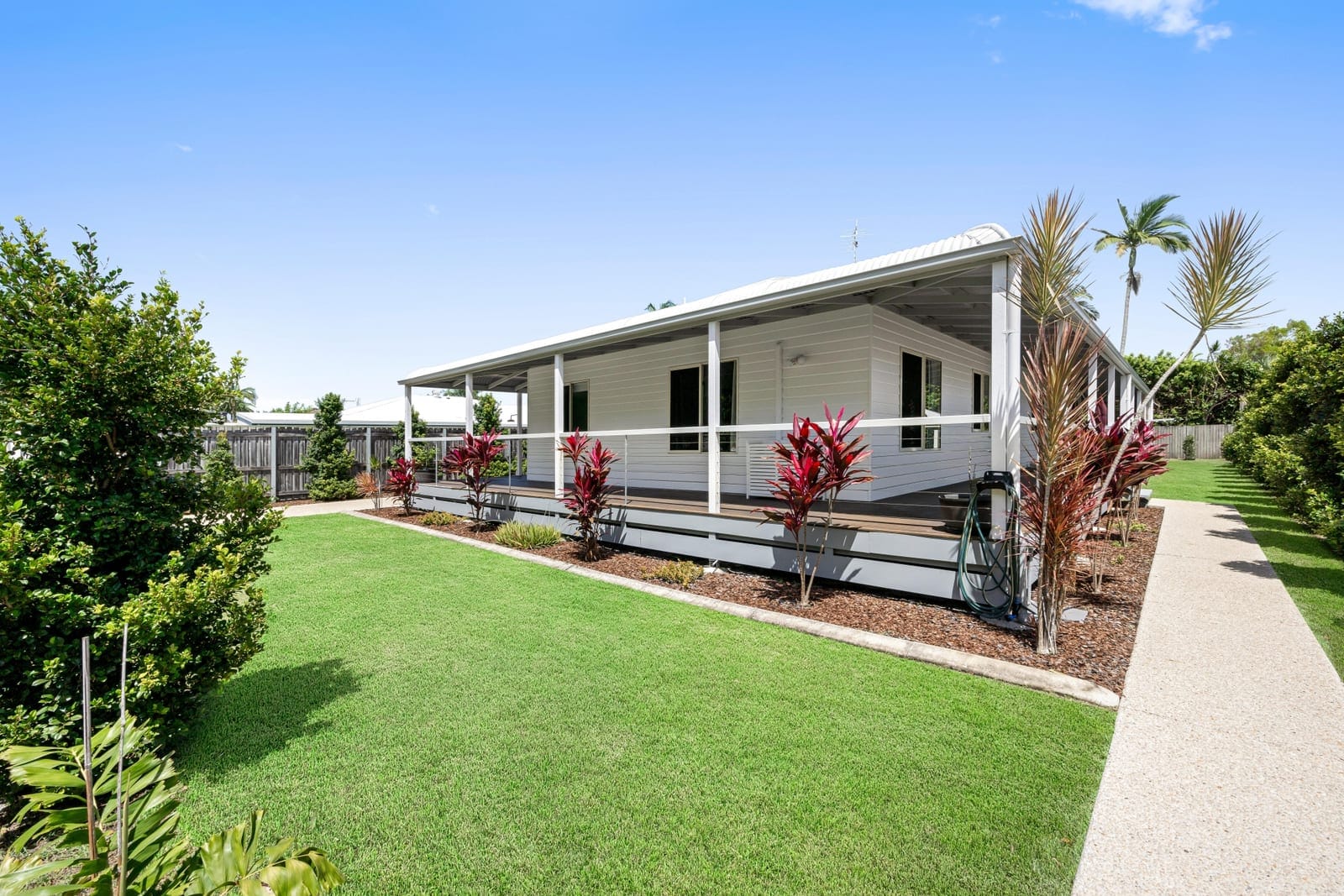 Immaculate Queenslander, 400m to Beach
