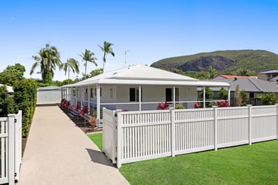 Immaculate Queenslander, 400m to Beach