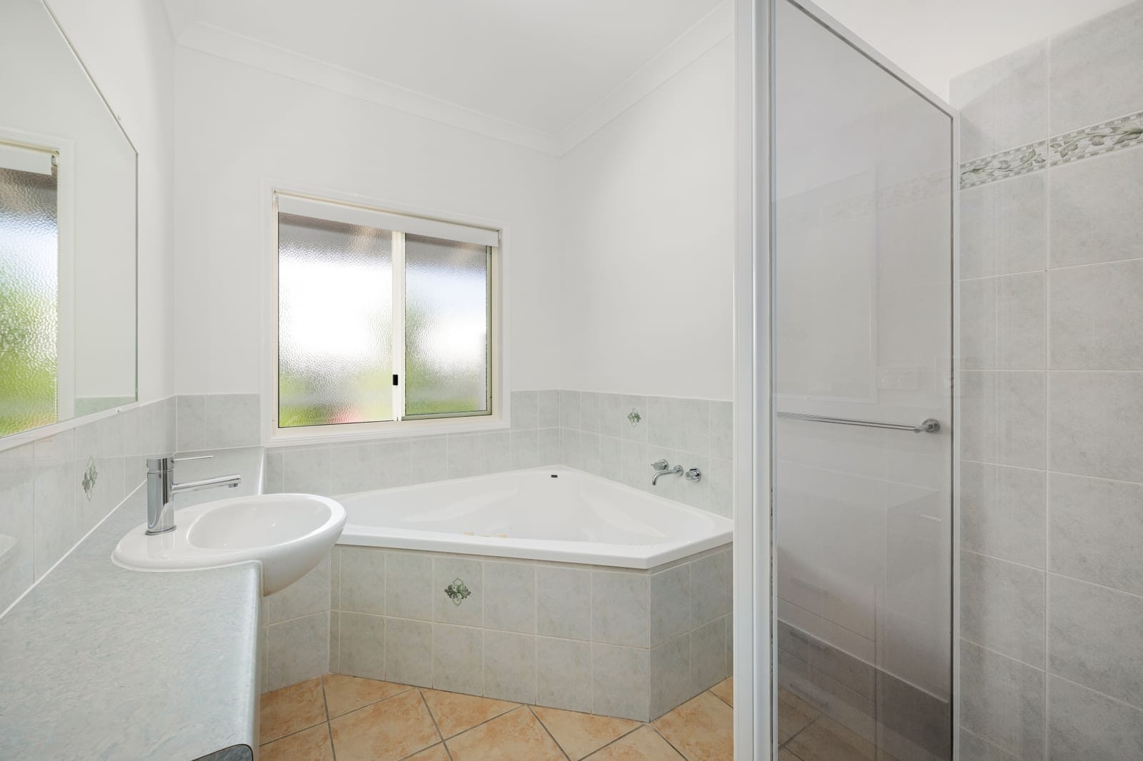 Immaculate Queenslander, 400m to Beach
