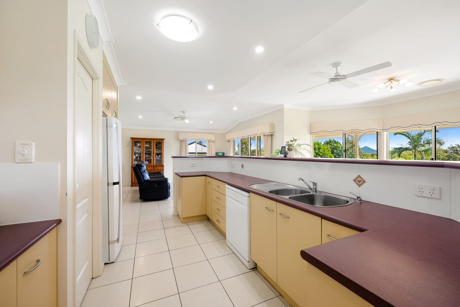 Lifestyle Acreage: Mountain Views, Northerly Splendour