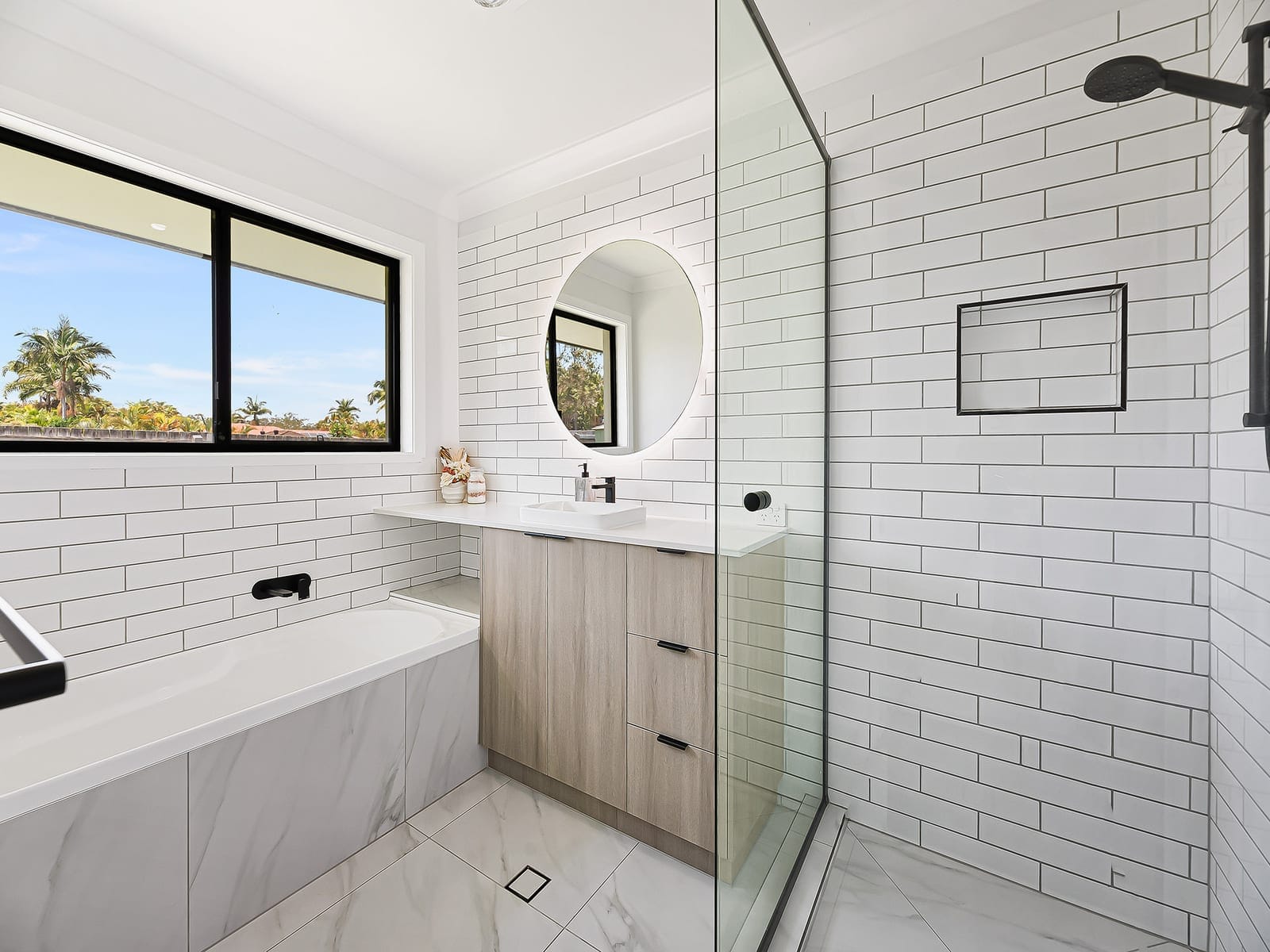 Family Entertainer In Timberdale Estate