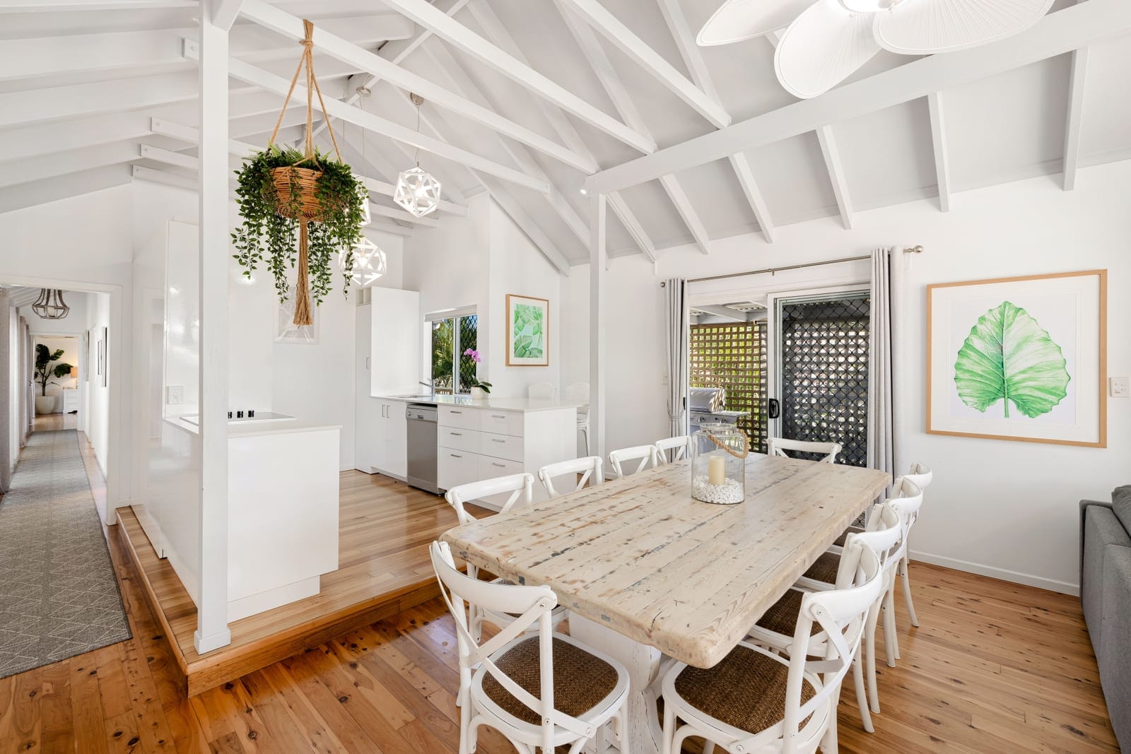 A Coastal Sanctuary for Serene Living and Beachside Luxury
