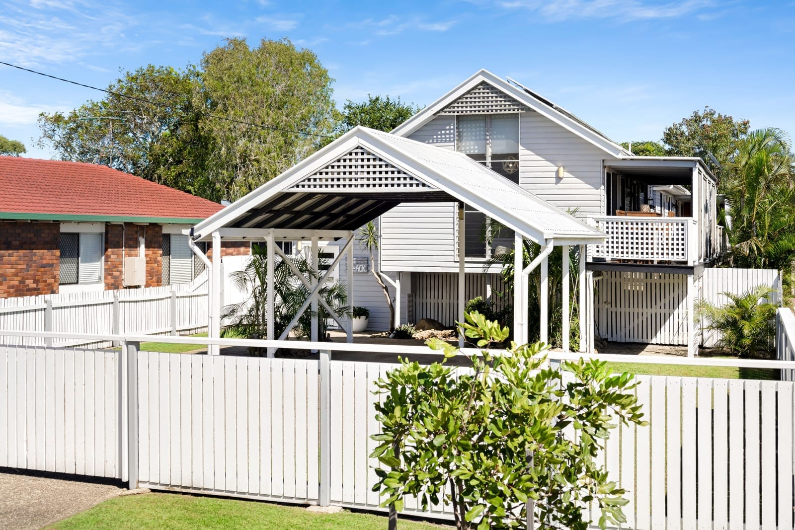 A Coastal Sanctuary for Serene Living and Beachside Luxury