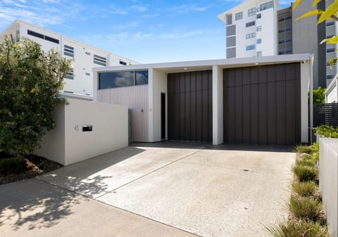 Designer Residence: Beachside Cotton Tree