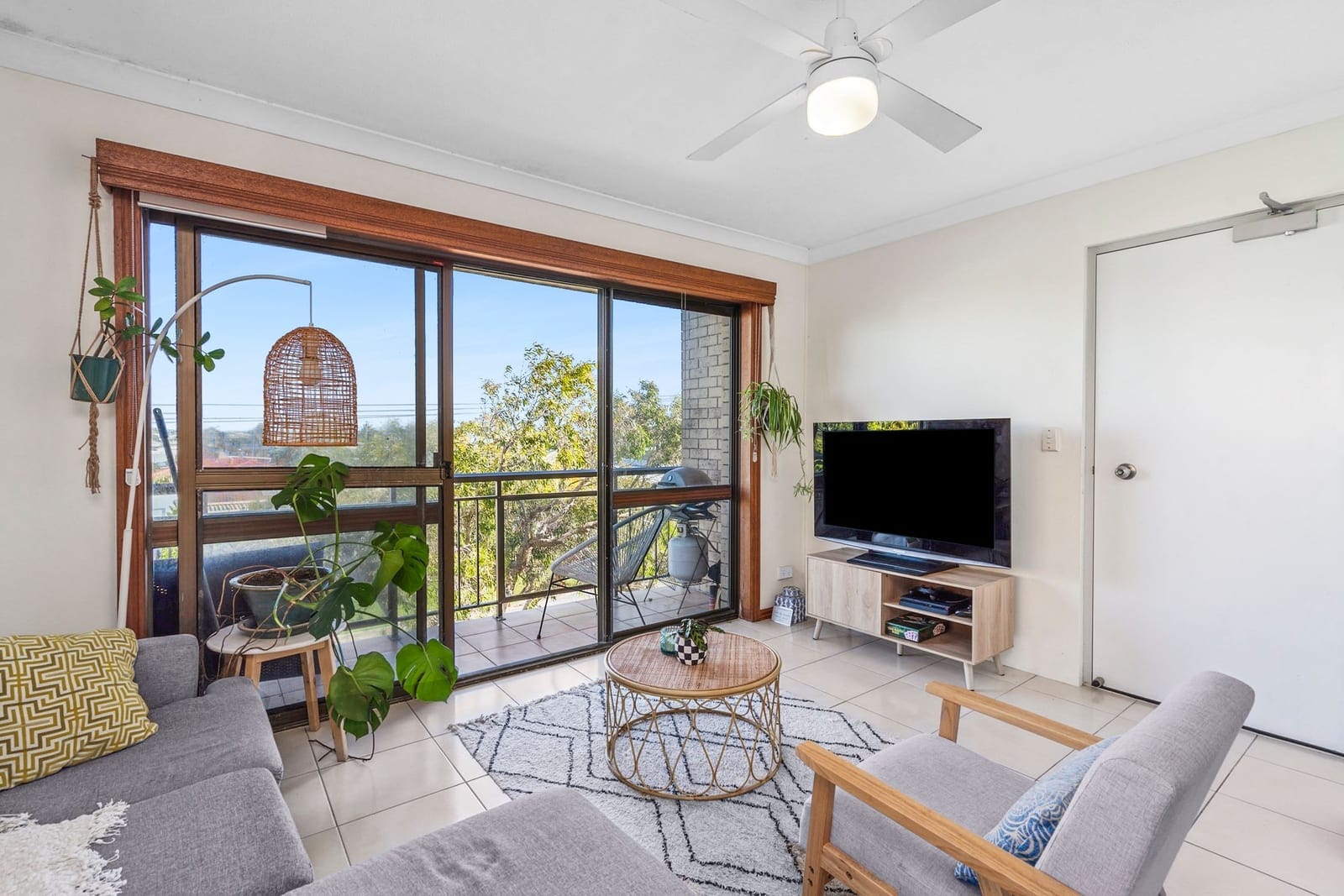 Entry Level Buying 250m to Beach