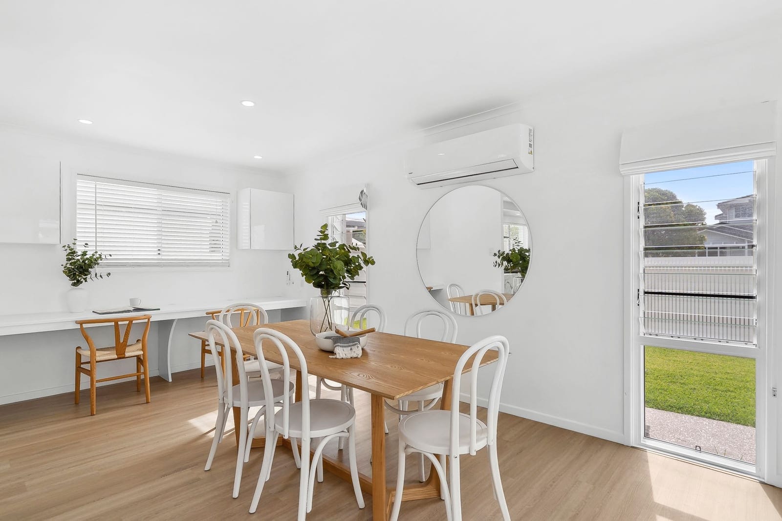 Renovated Beachside Charmer: 150m to Sand