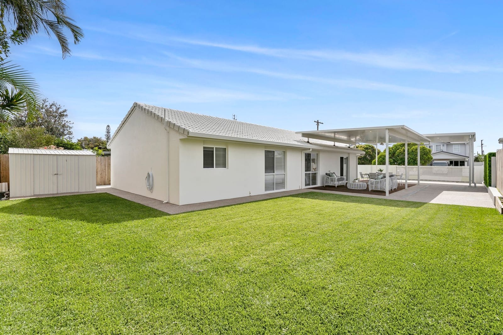 Renovated Beachside Charmer: 150m to Sand