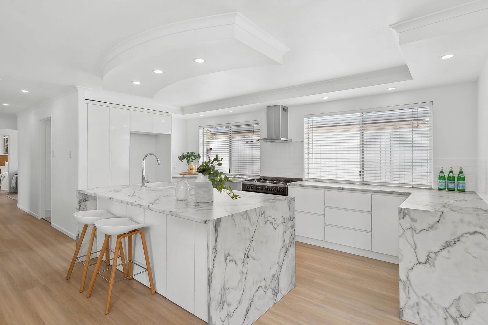 Renovated Beachside Charmer: 150m to Sand