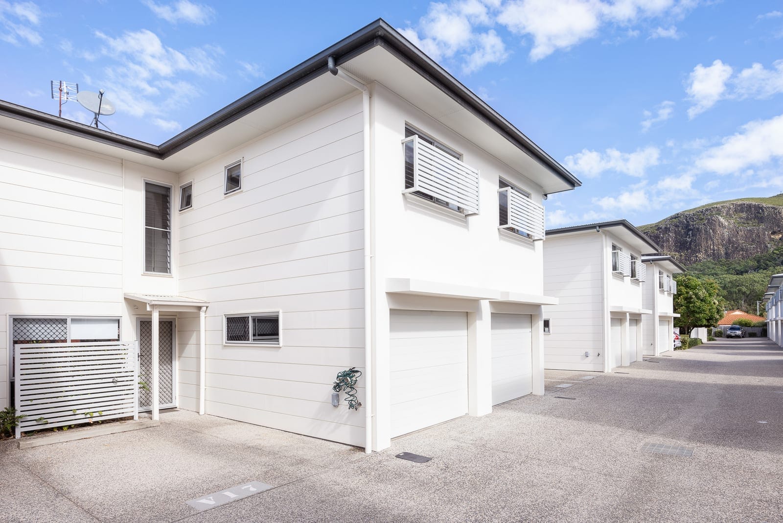Modern Townhouse, 500m to the Beach