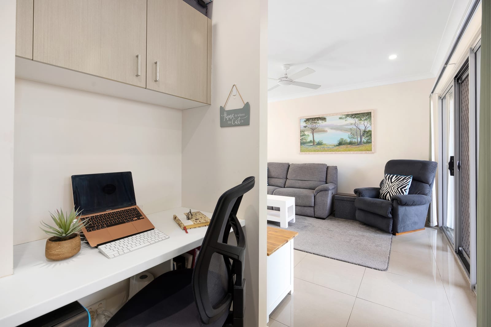Modern Townhouse, 500m to the Beach