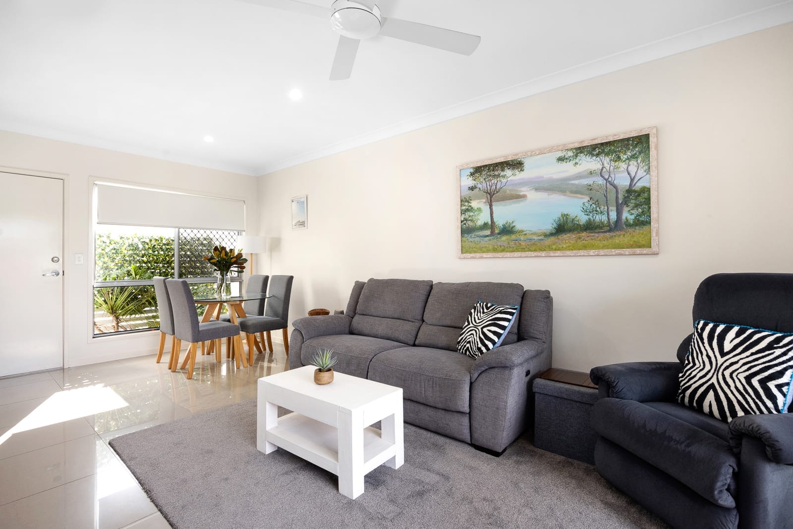 Modern Townhouse, 500m to the Beach