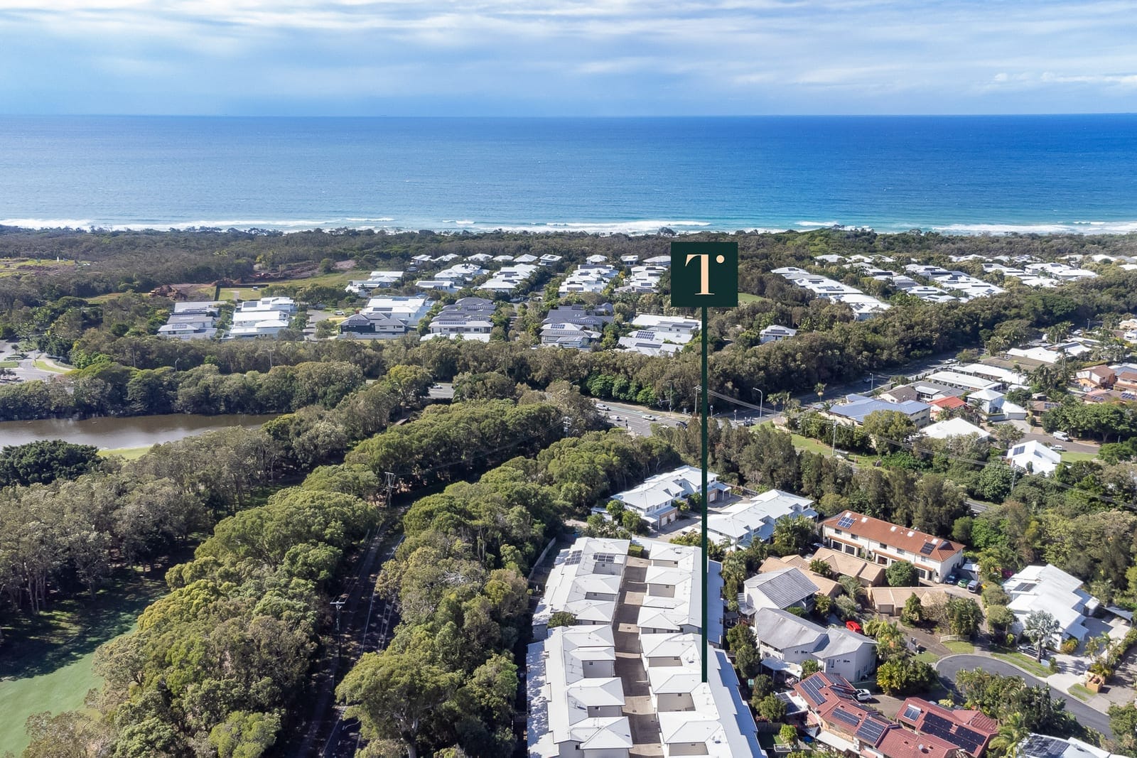 Modern Townhouse, 500m to the Beach
