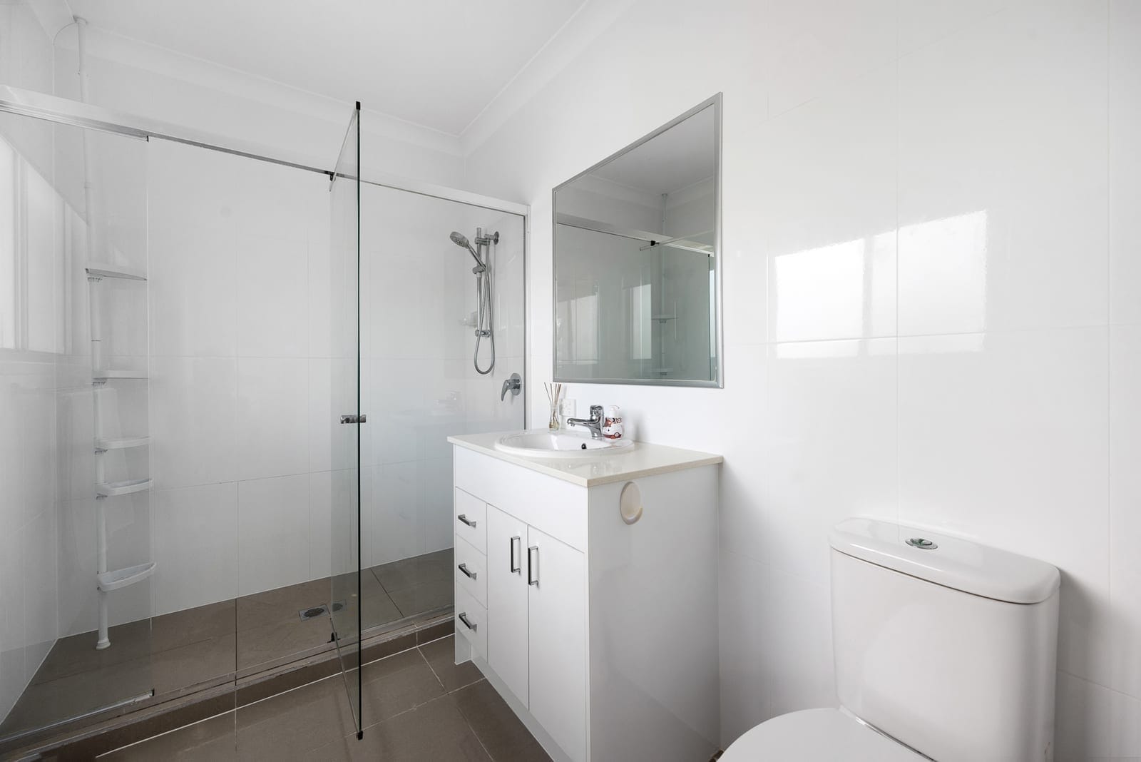 Modern Townhouse, 500m to the Beach