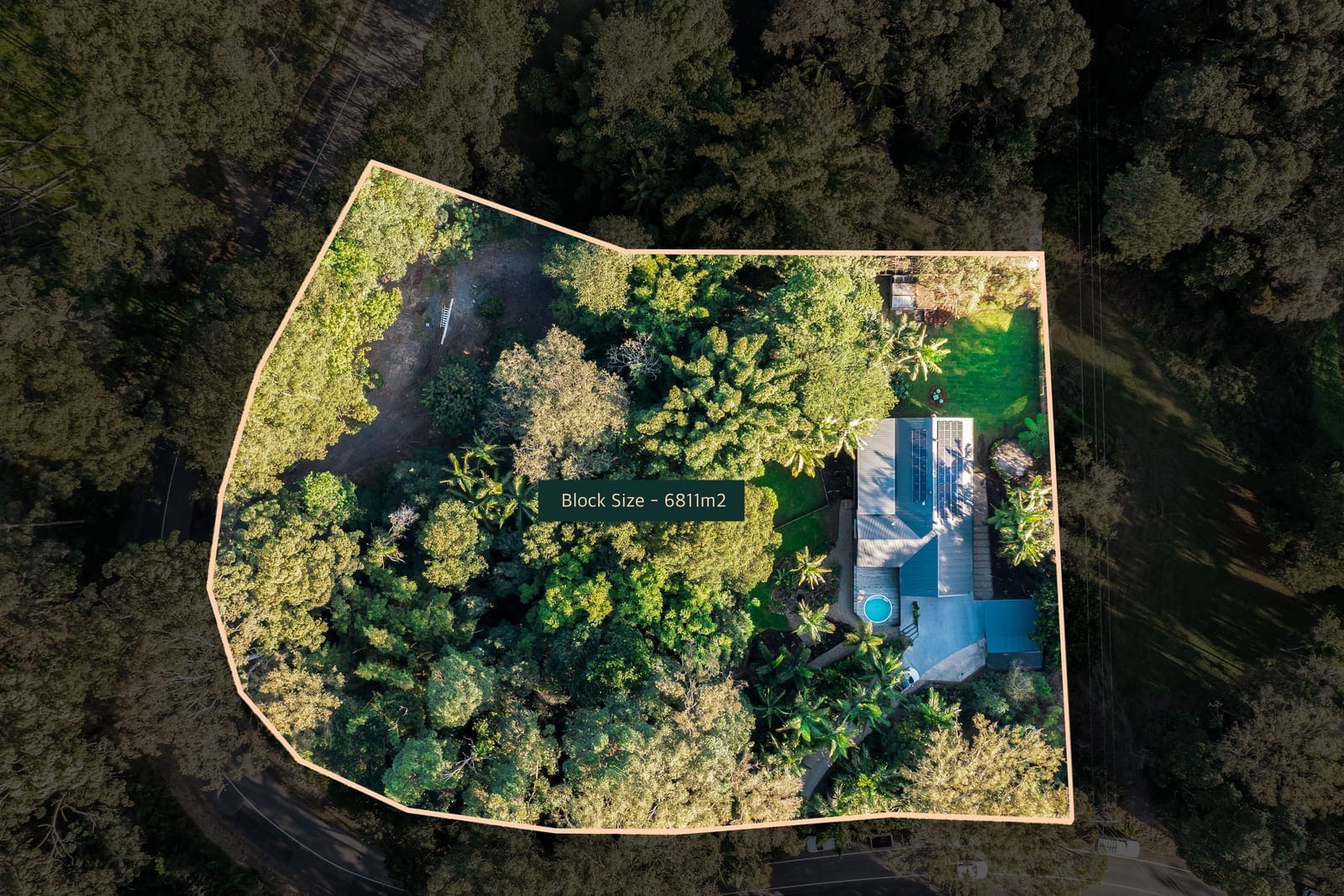 Luxurious and Contemporary Acreage Living