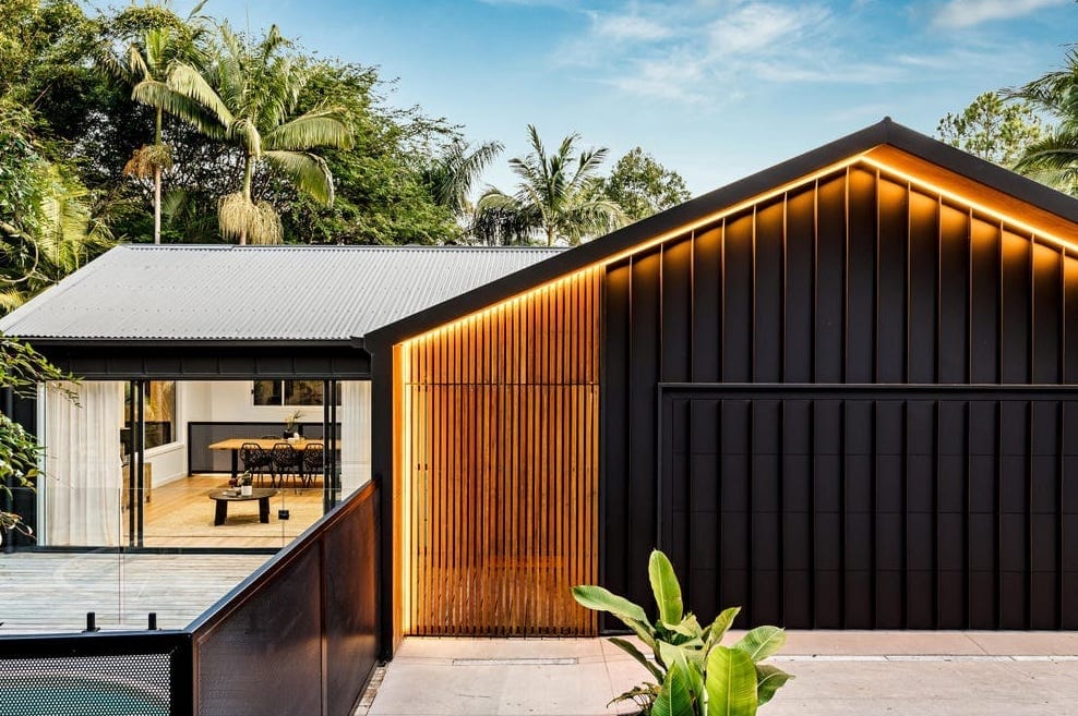 Luxurious and Contemporary Acreage Living