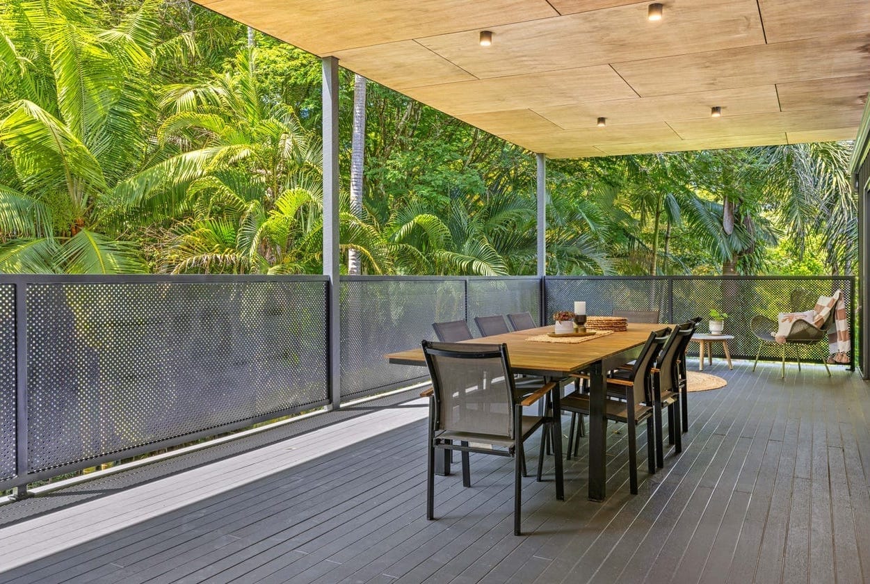 Luxurious and Contemporary Acreage Living