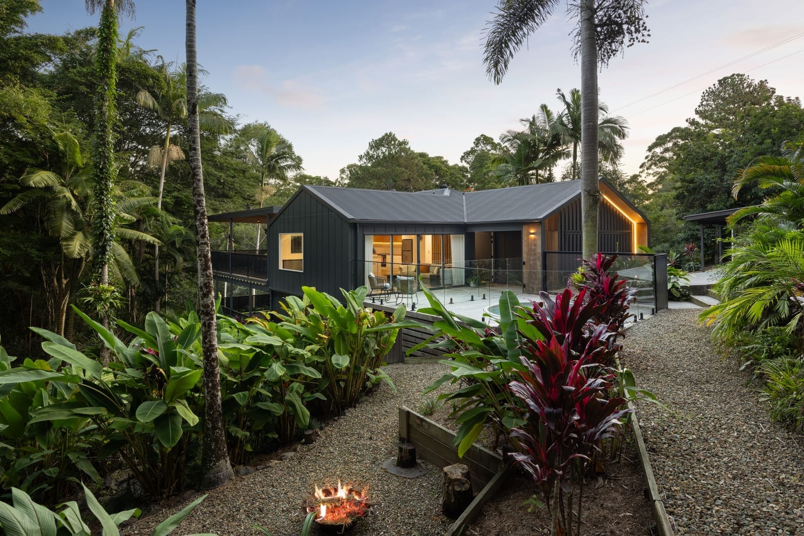 Luxurious and Contemporary Acreage Living