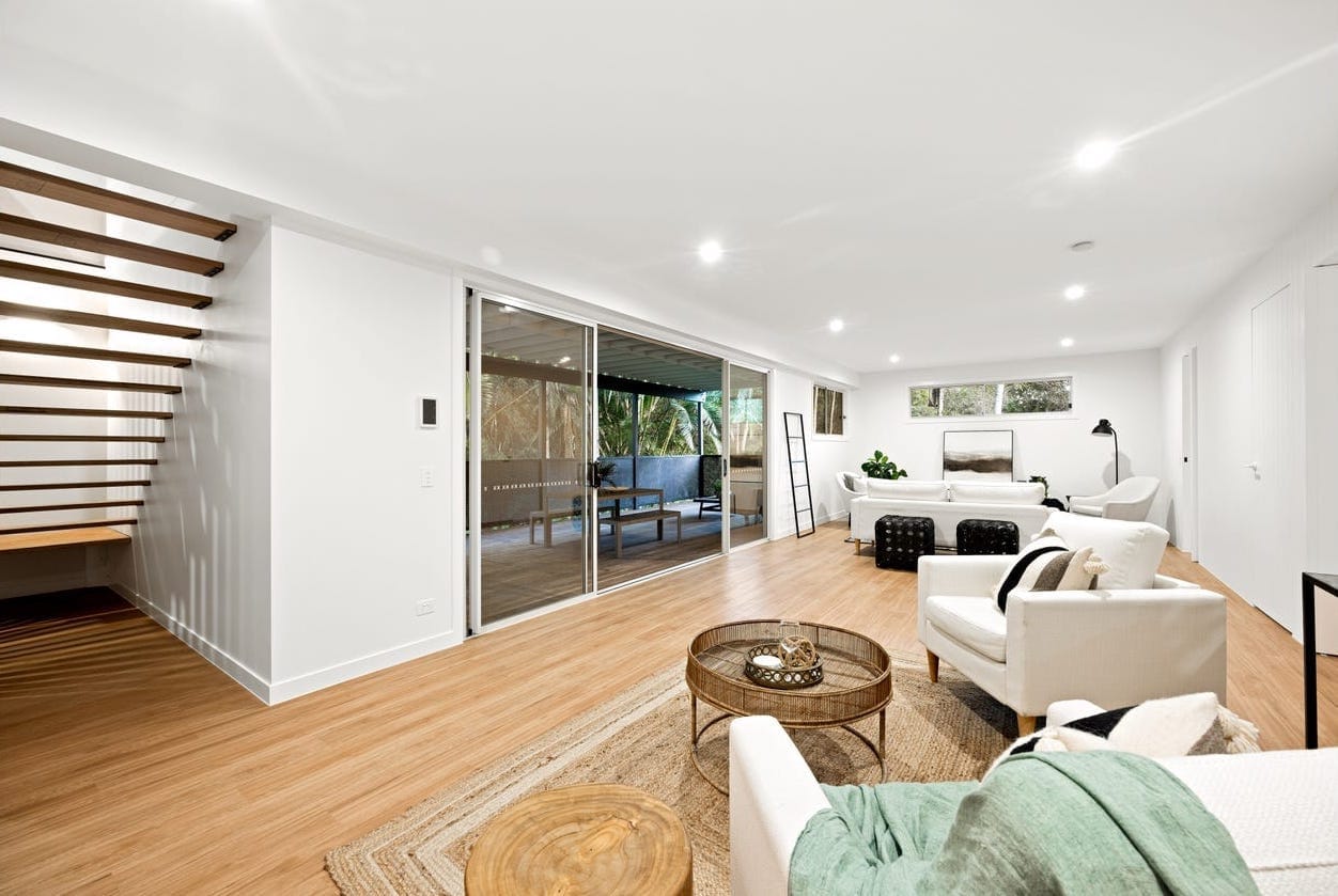 Luxurious and Contemporary Acreage Living