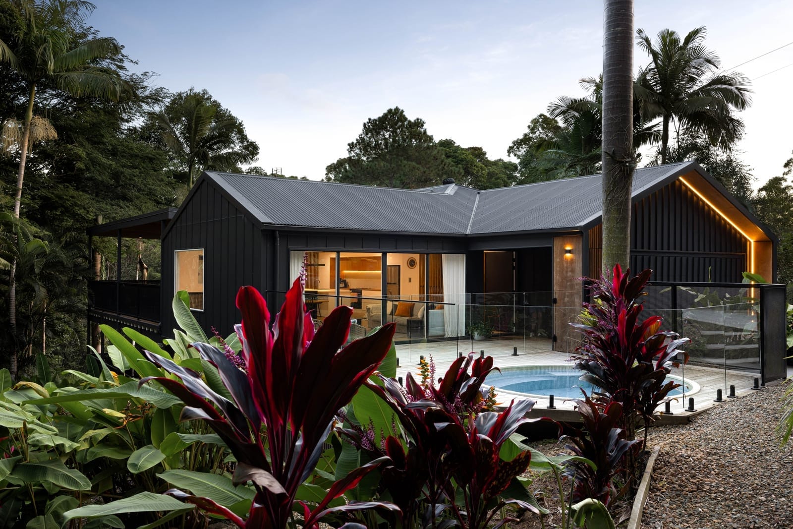 Luxurious and Contemporary Acreage Living